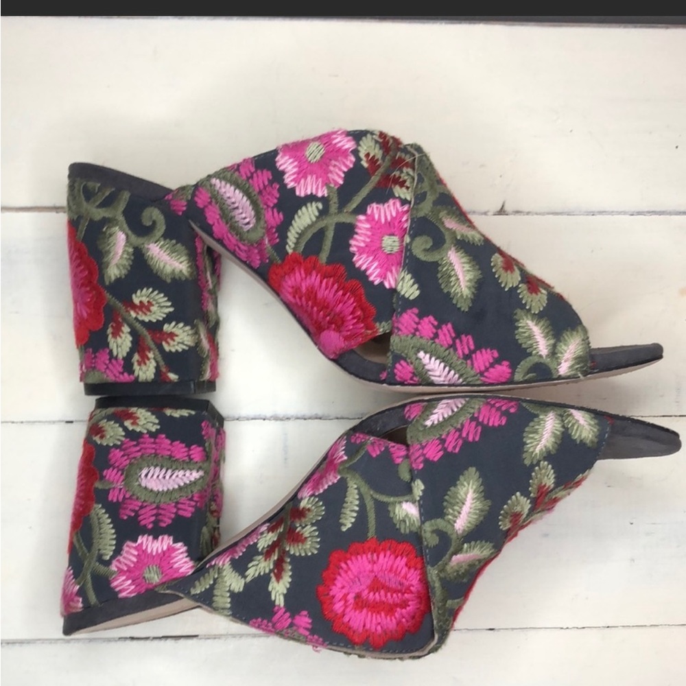 Sole Society Luella Embroidered Mule Slide. Size 7